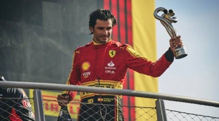 Formula 1: Carlos Sainz di nuovo sul podio, in Giappone si lascia sfuggire delle novità su Ferrari